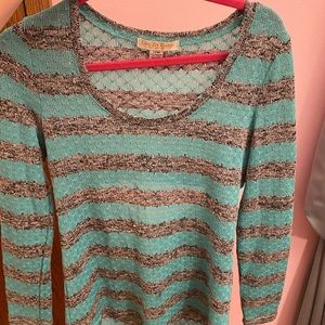 Tiffany blue and black longsleeved top